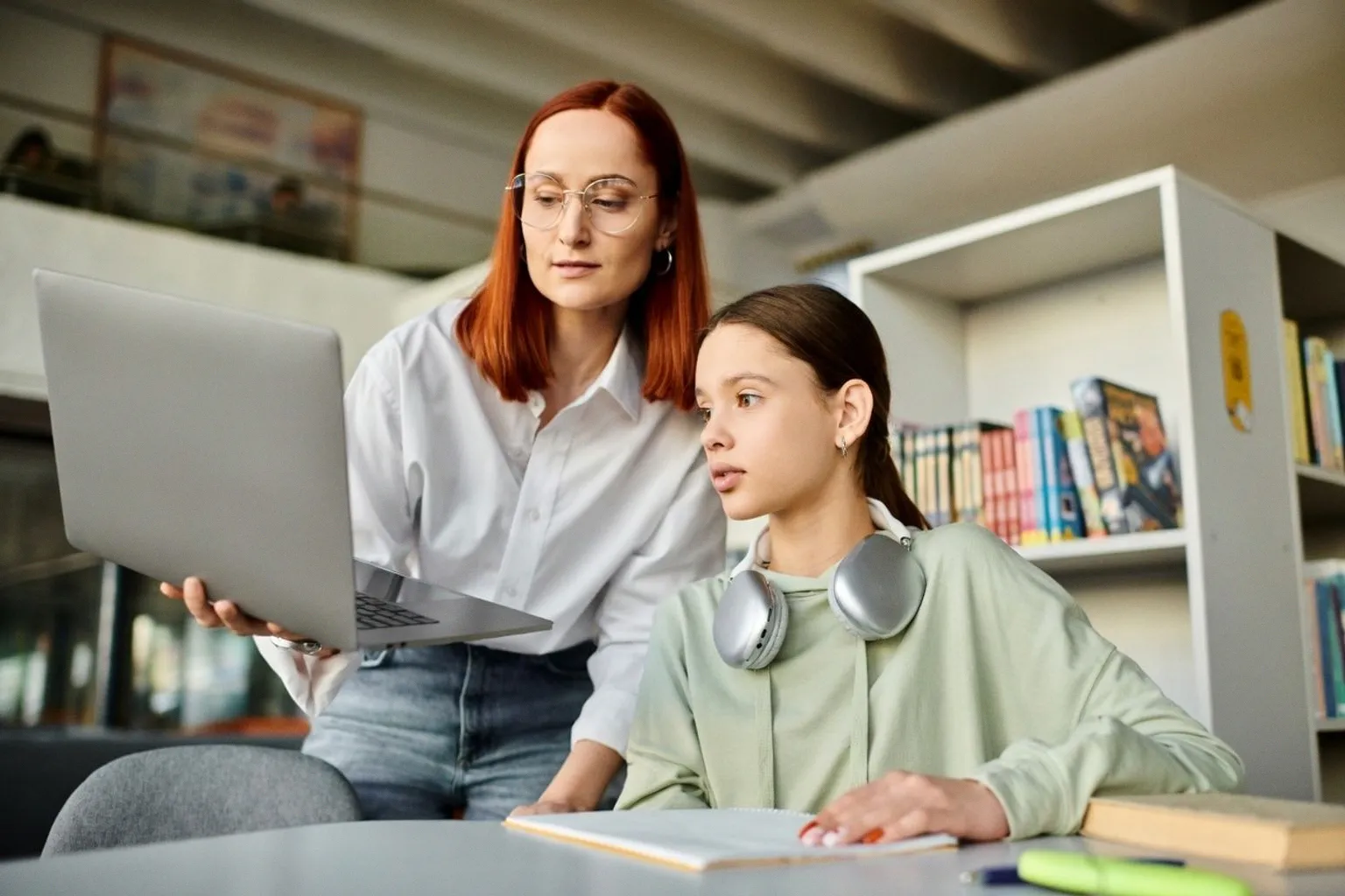 Finanzbildung und Mentoring: Wie Stipendienprogramme den Berufseinstieg sichern
