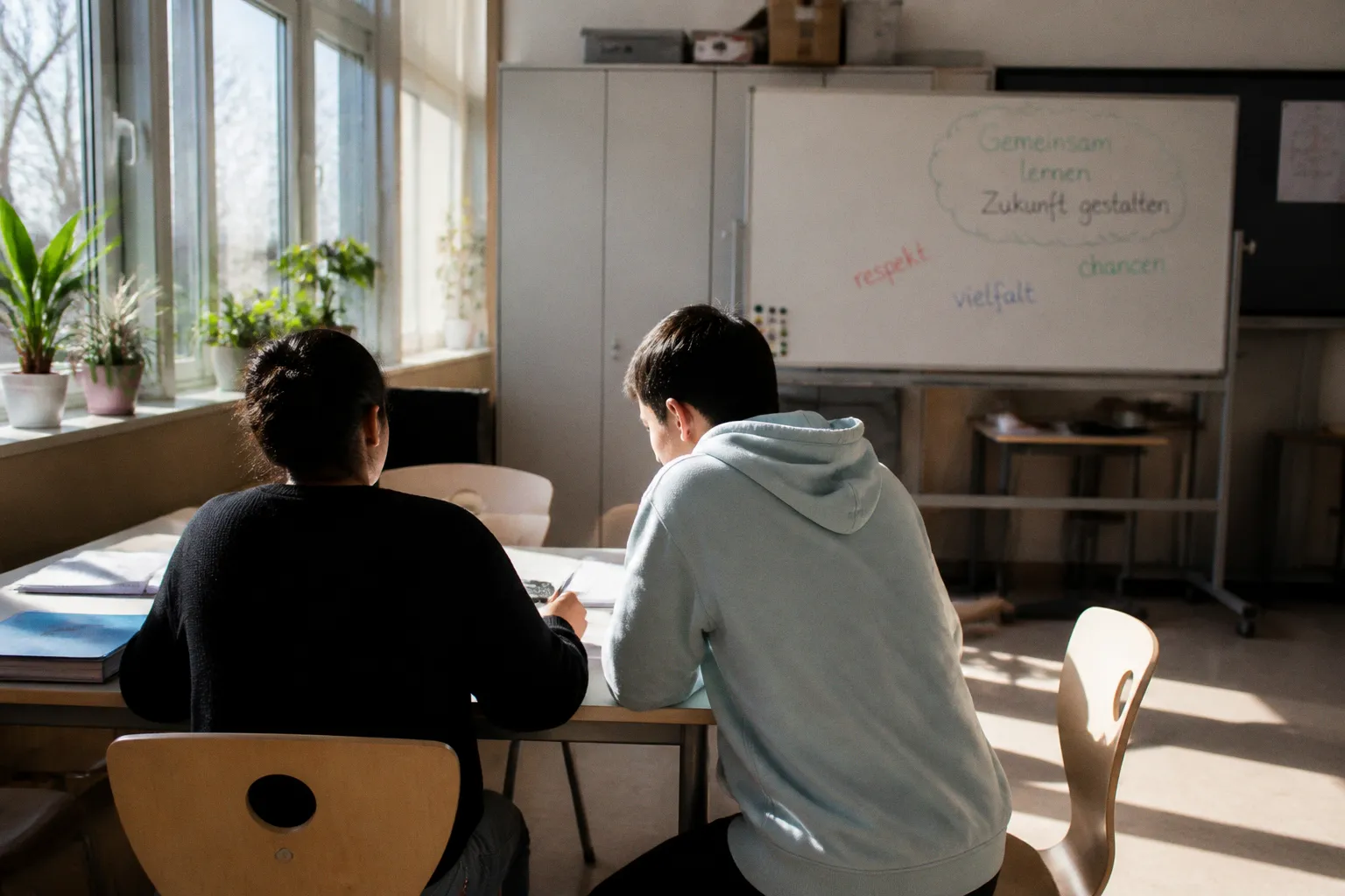 Mentoring-Modell: Wie bilinguale Schüler die Integration an Schulen nachhaltig stärken