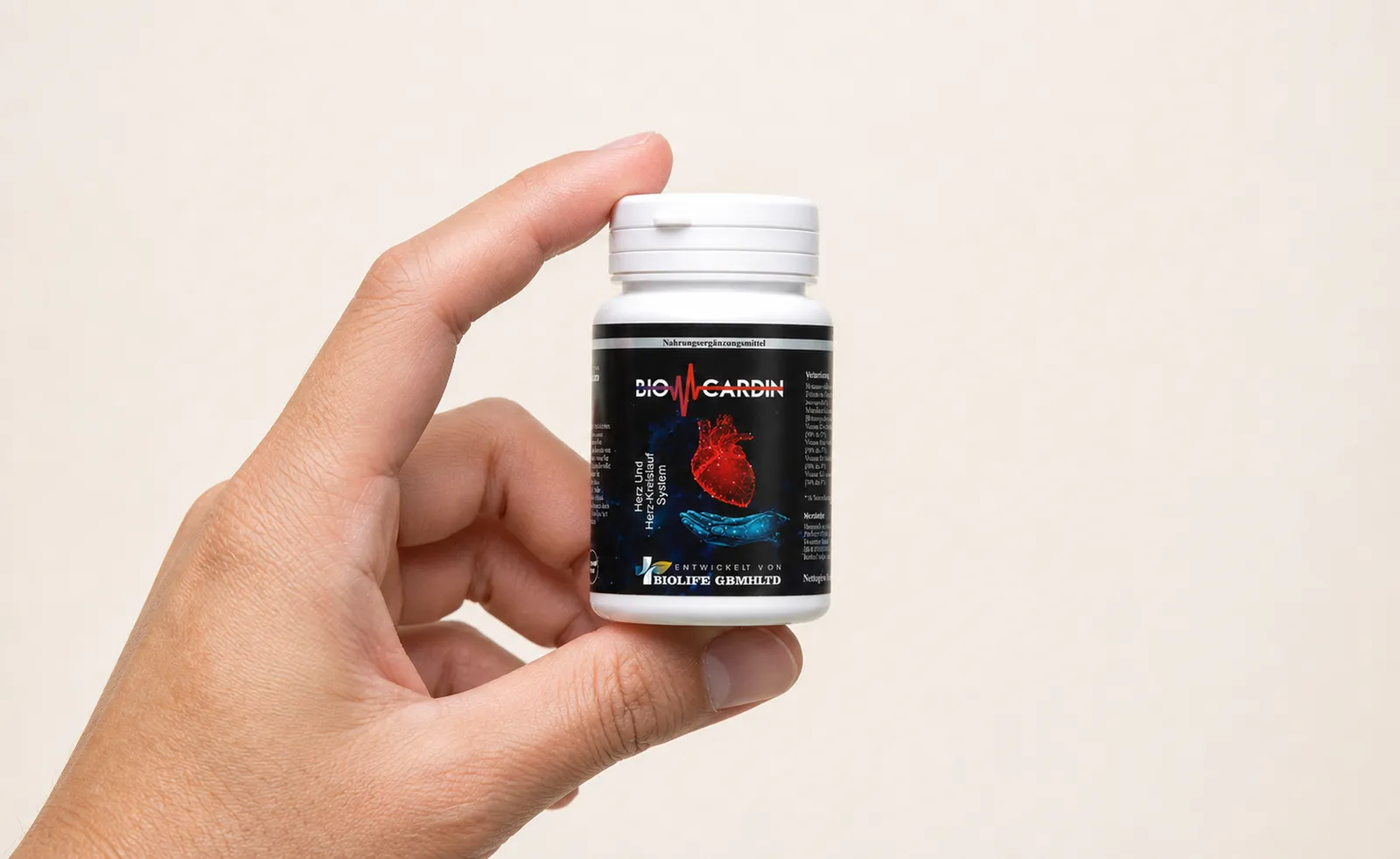 BioCardin — Verpackung in der Hand