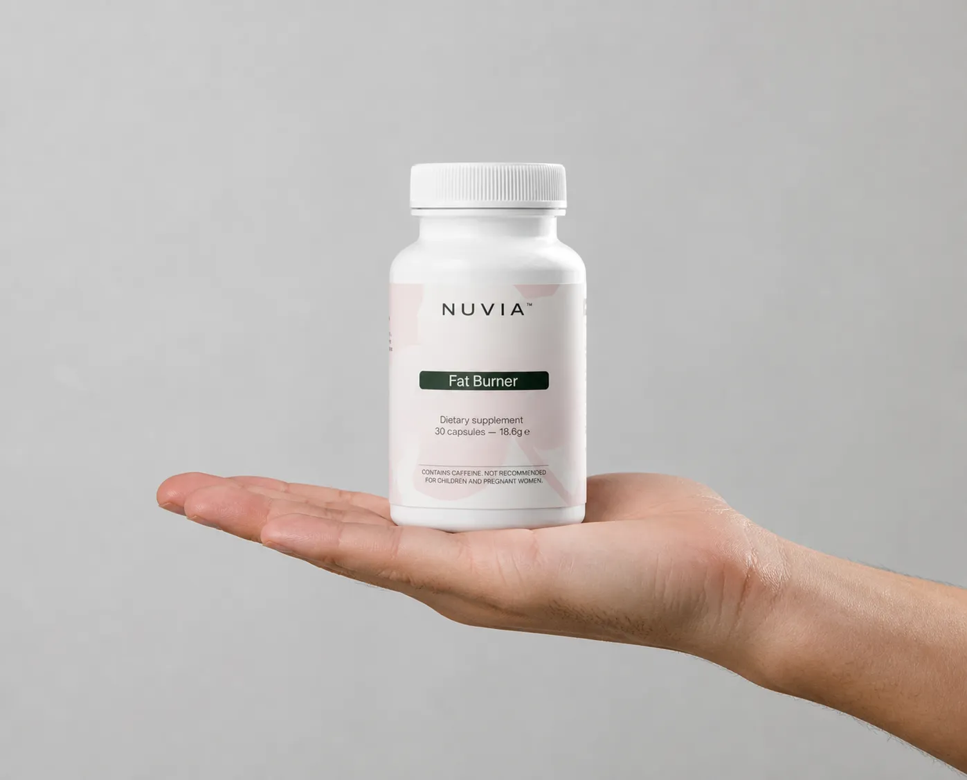NUVIA — Verpackung in der Hand