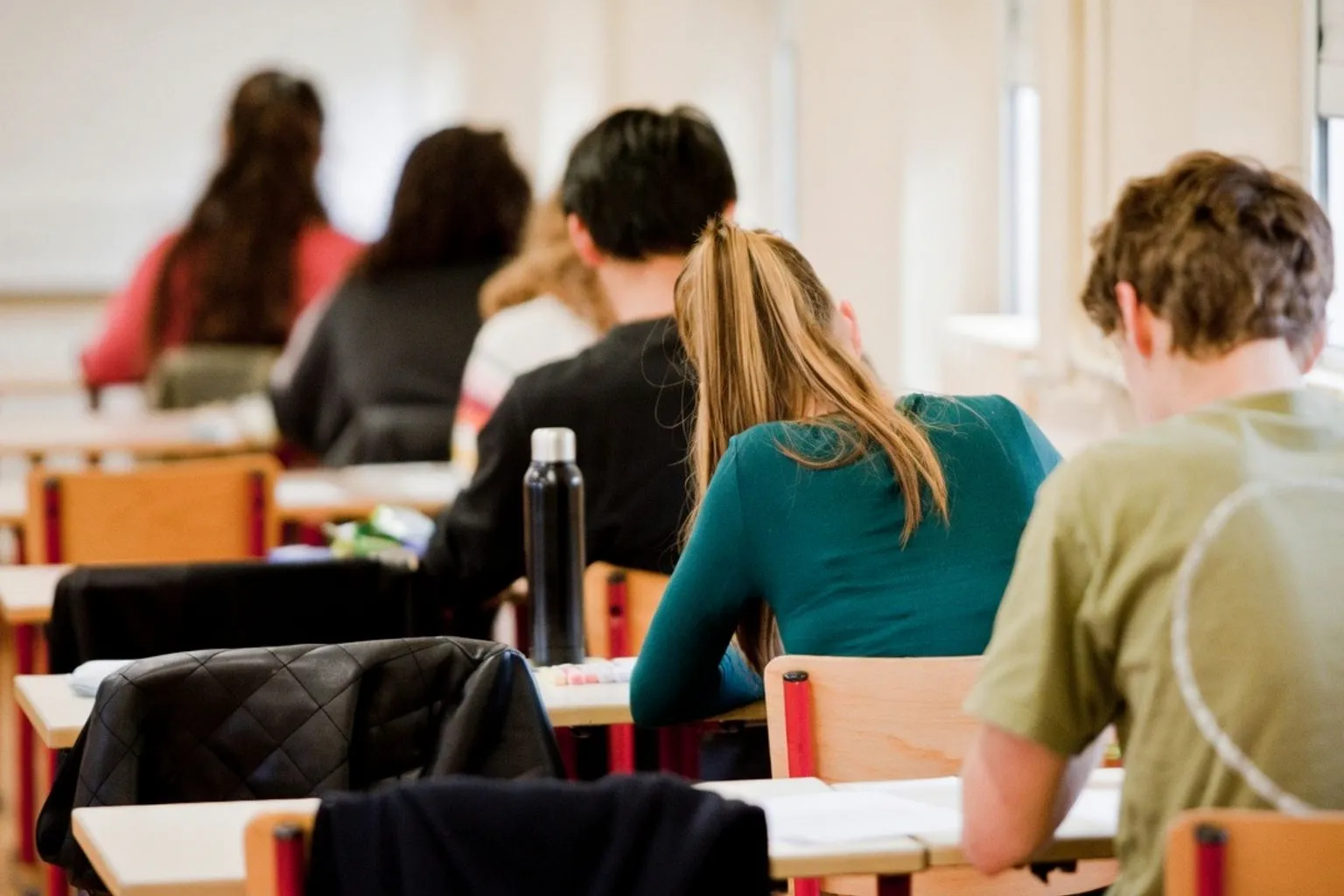 Schulstart 2026/27: Bayerns neue Leitlinien für Basiskompetenzen und moderne Prüfungen