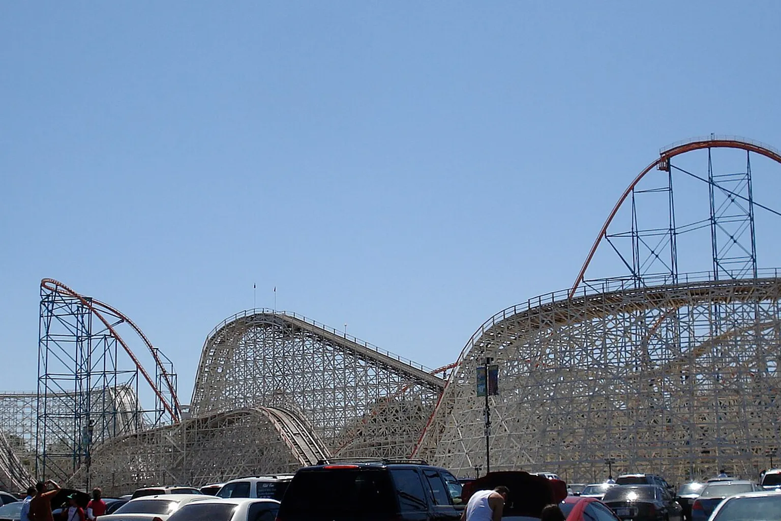 Six Flags Magic Mountain Tickets: Online-Kauf oder Tageskasse?